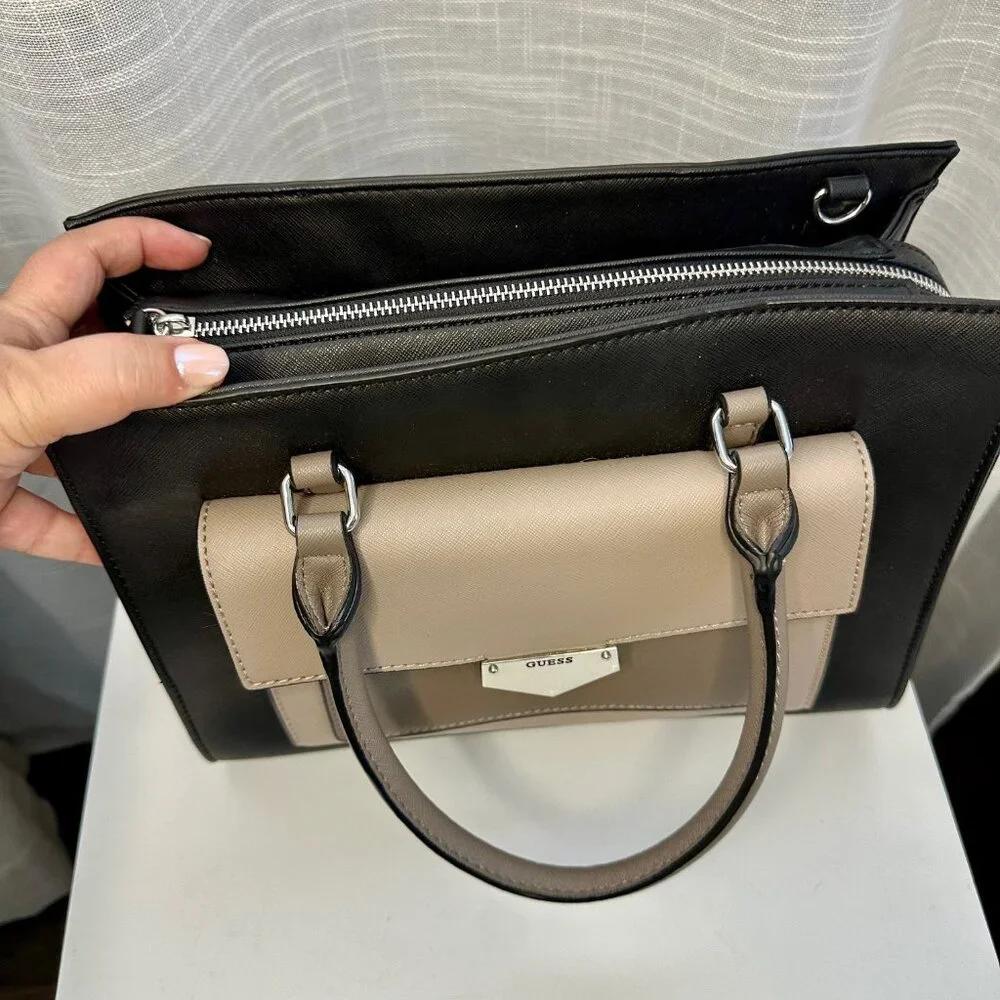 Guess Black & Beige Purse Satchel - LIKE NEW